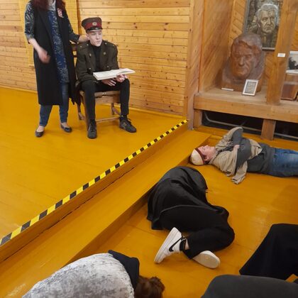 9.klases skolēni Pumpura muzejā iestudē Lāčplēsi