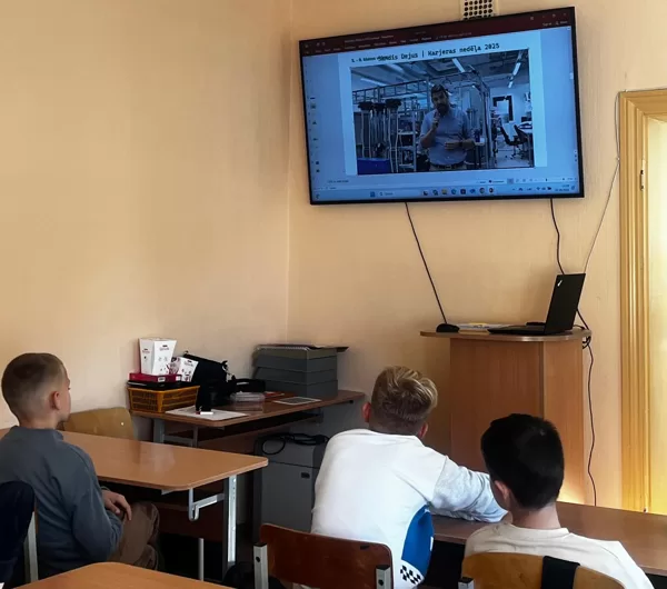 Ūdens diena 4..klase Video ar Sandi Dejus, Ūdens sistēmu un biotehnoloģiju institūta vadoš